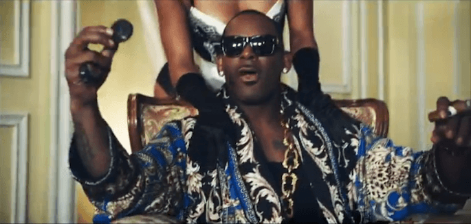 Watch the video for R. Kelly's Oreo-ruining 'Cookie'