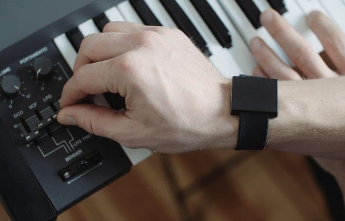 "Watch-sized subwoofer for your body" launches on Kickstarter
