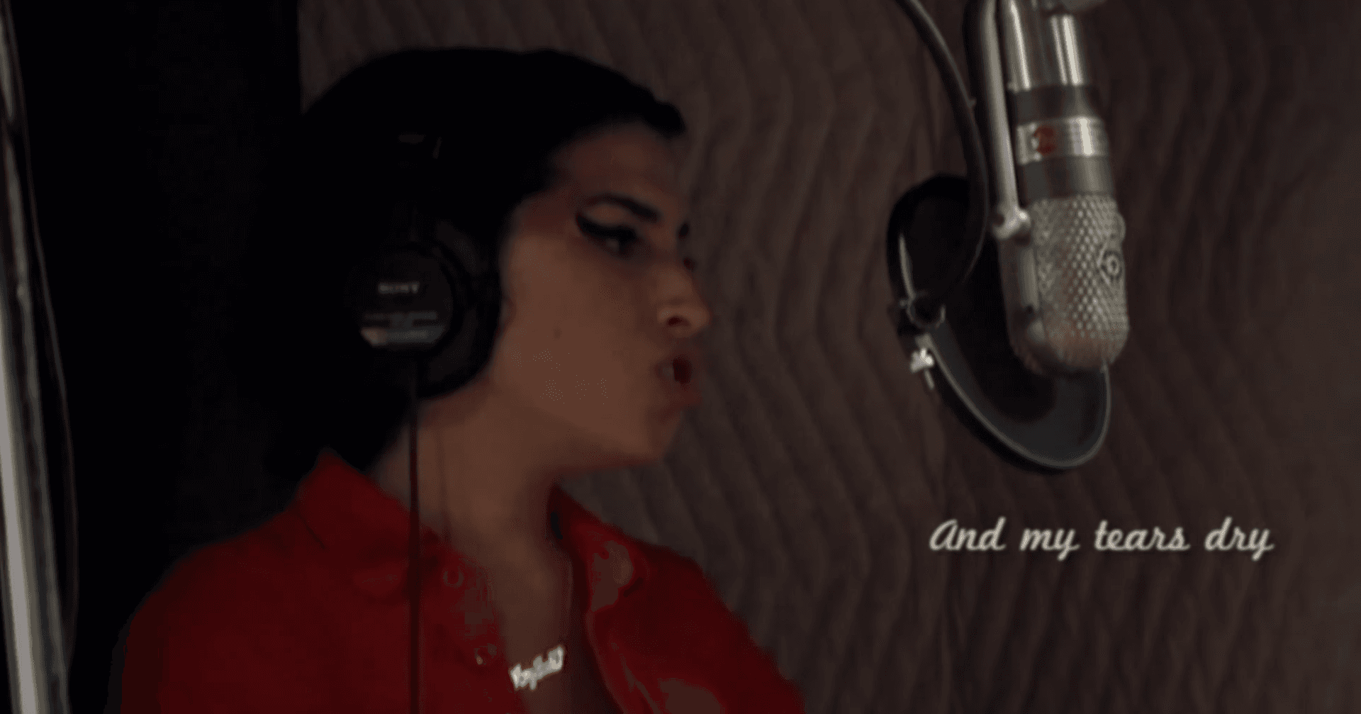 Watch Amy Winehouse recording ‘Back To Black’ in the studio with Mark Ronson