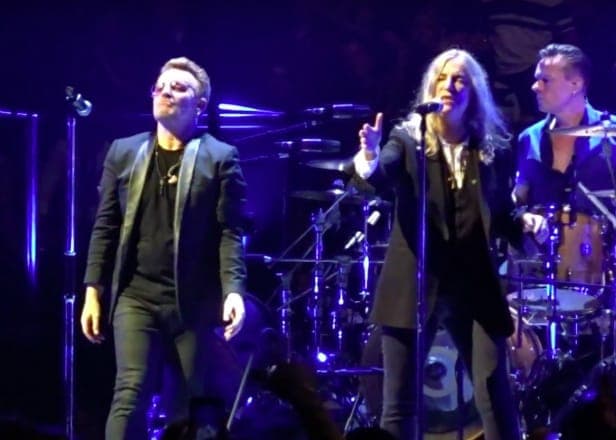 Patti Smith and U2 pay tribute to Paris attack victims