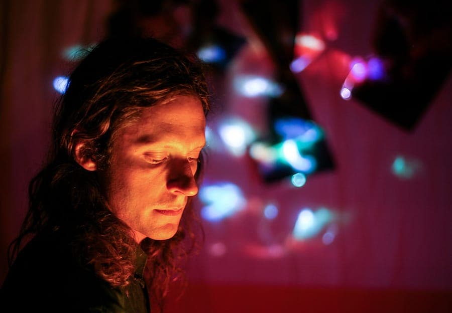 Mind Over Mirrors hypnotizes with harmonium on 'Glossolaliac' feat. Circuits Des Yeux and Janet Bean