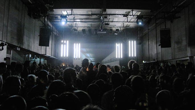 Tom Trago photographs demolition of Amsterdam night club Trouw