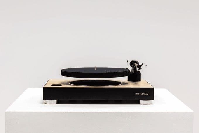 The world’s first floating turntable raises $500,000 on Kickstarter
