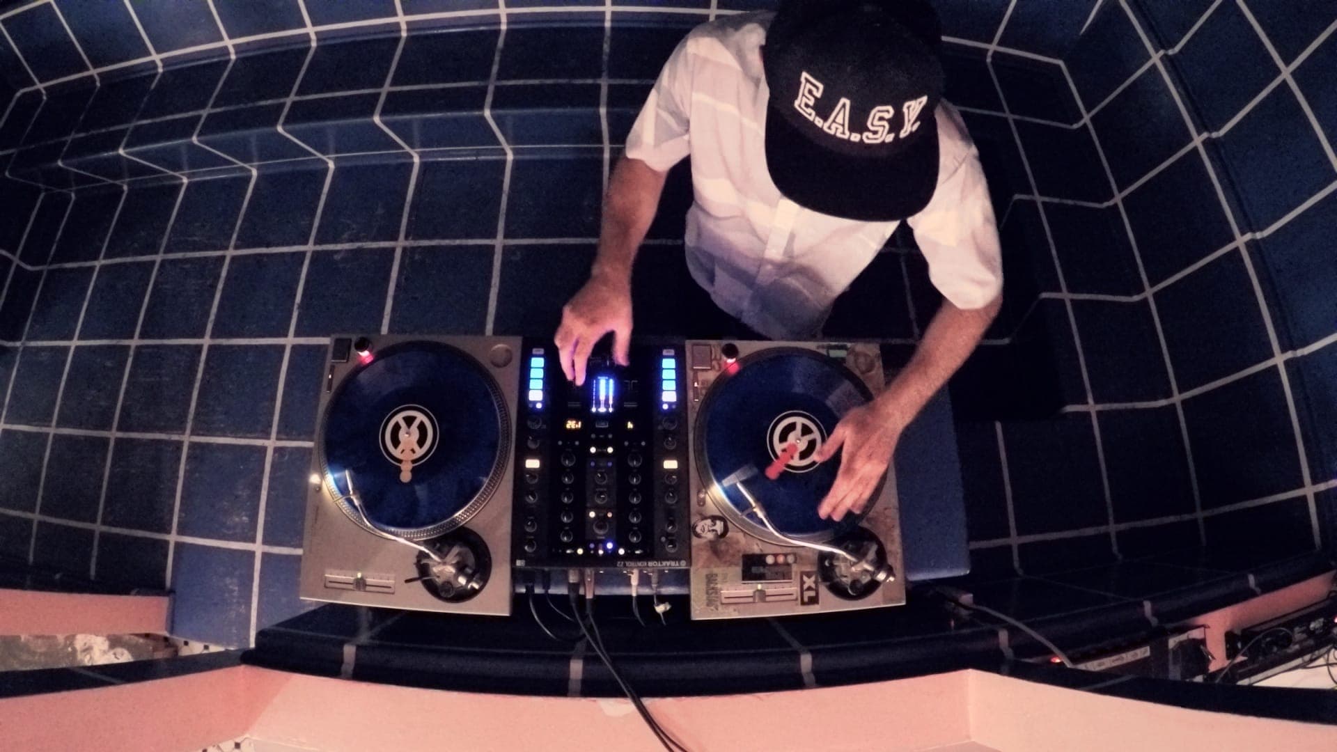 Watch Shiftee put on a turntablism clinic with 'Drop Top'