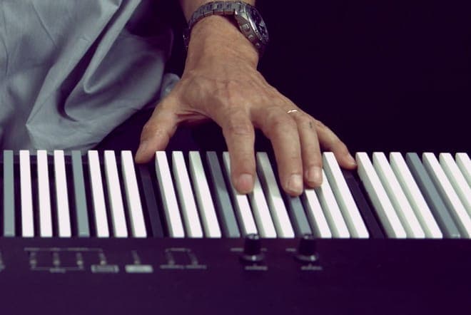 This electric piano claims to make it easy for everyone to learn keys