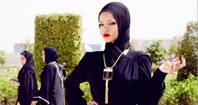 Rihanna ejected from Abu Dhabi mosque after “inappropriate” photoshoot