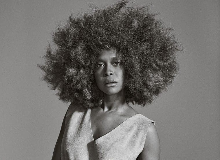 Erykah Badu plans But You Caint Use My Phone mixtape