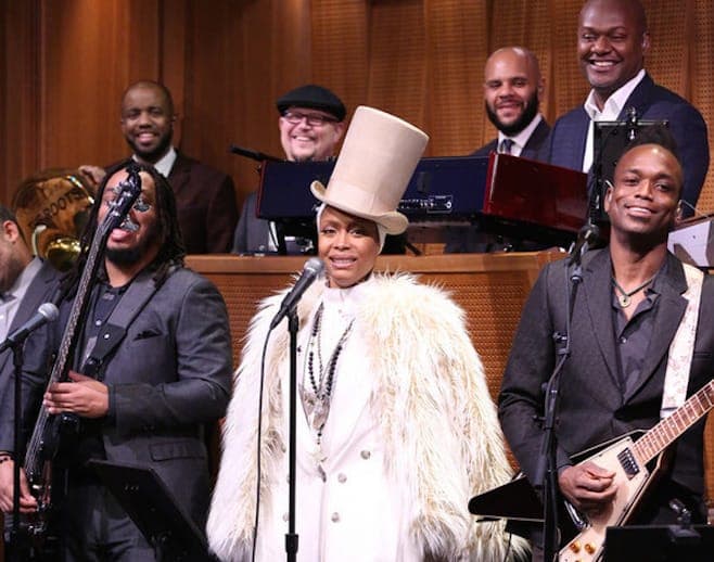 Erykah Badu performs ‘Phone Down’ on The Tonight Show