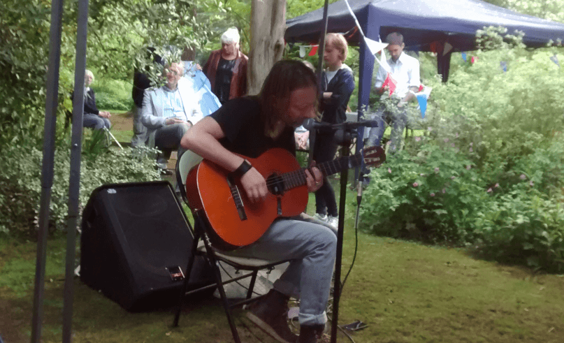 Thom Yorke played a solo gig in his neighbour’s garden this weekend