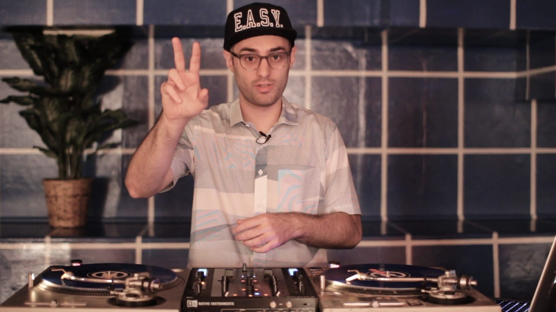 Watch DJ Shiftee’s epic turntablism tutorial