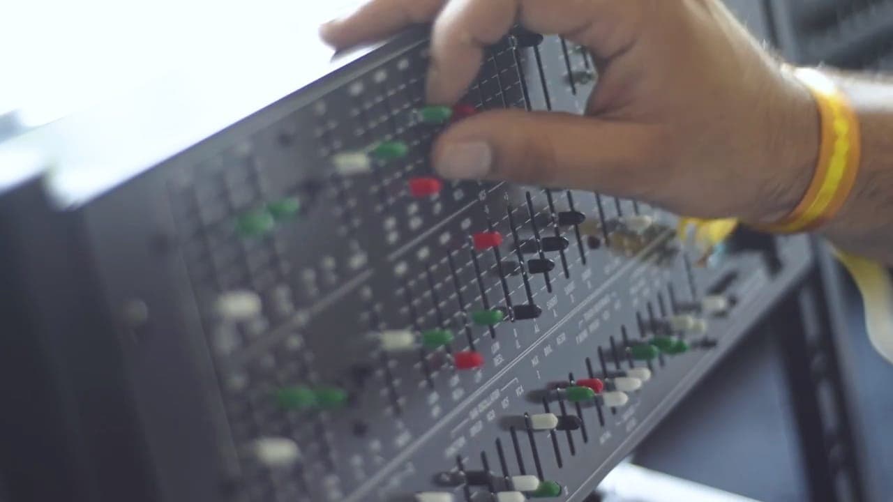 Watch the Blade Runner-inspired Deckard's Dream synth in action