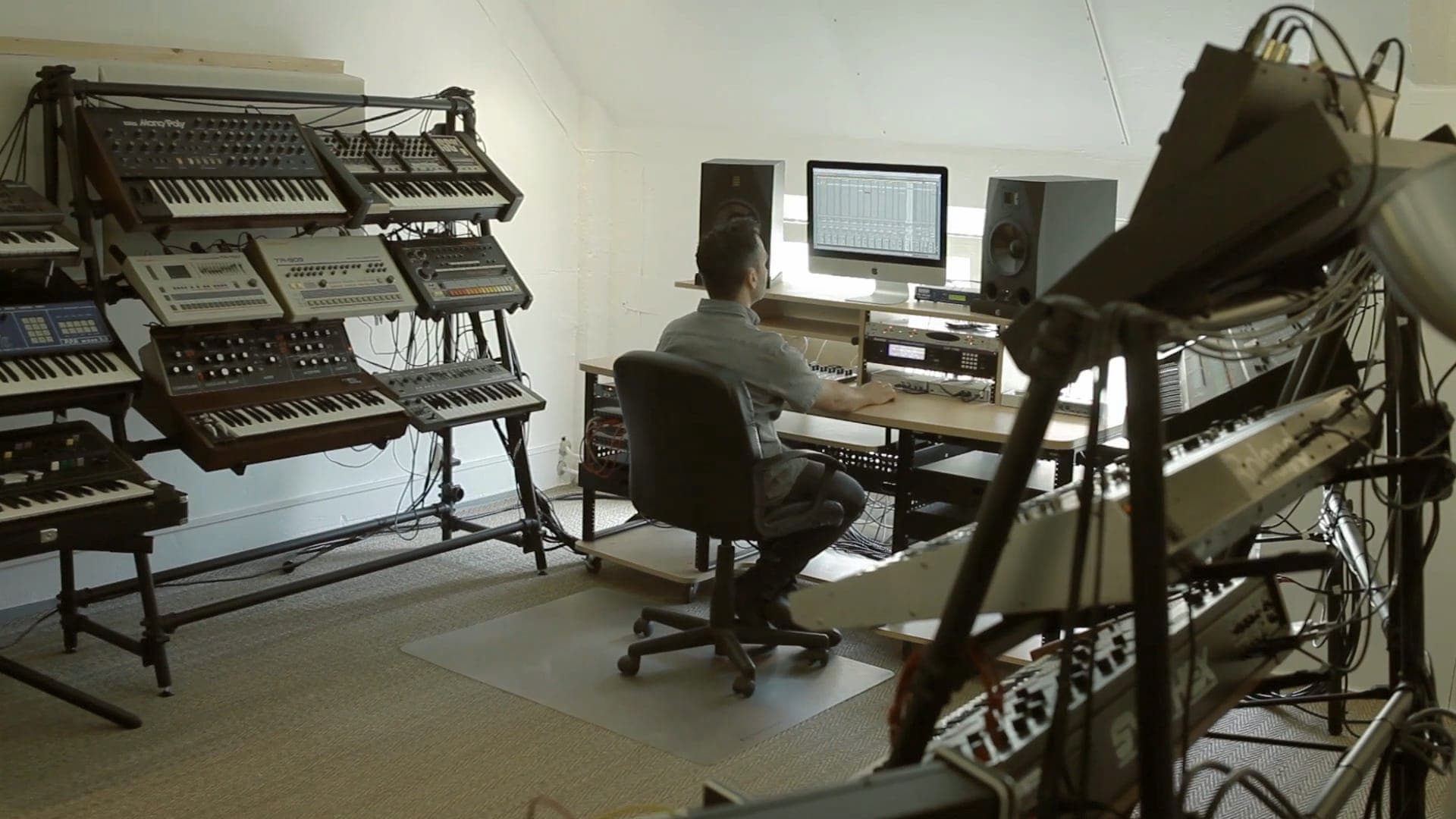 Inside Vintage Synthesizer Studio: Handwerk Audio