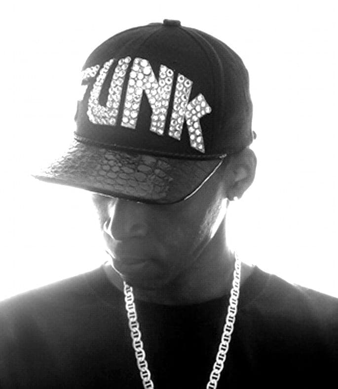 Premiere: Sinjin Hawke remixes ghetto-house legend DJ Funk’s ‘Three Fine Hoes’