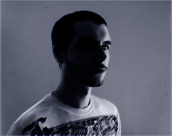 Kahn preps 12" for Deep Media; stream A-side 'Dread'