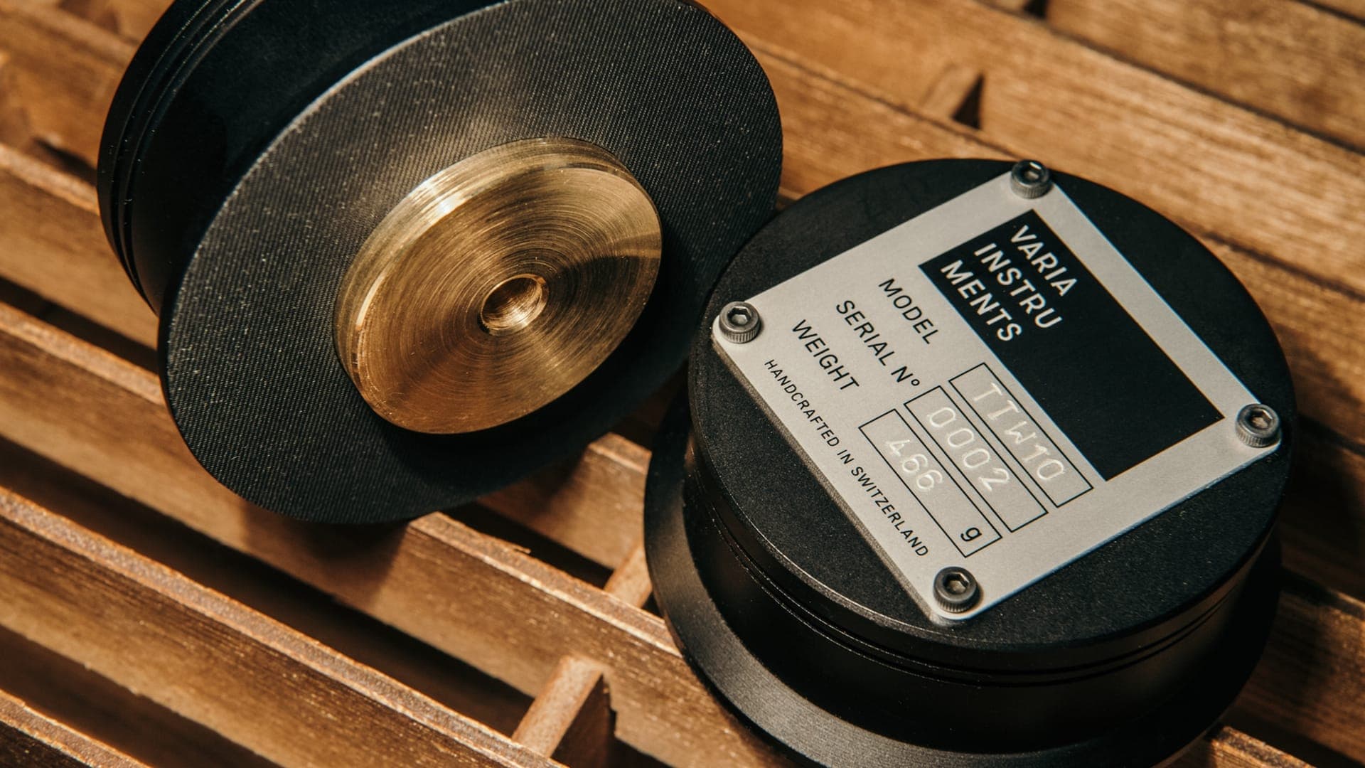 Varia Instruments shows its new handcrafted TTW10 turntable weight