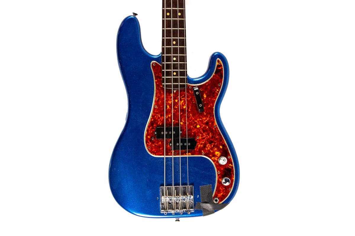 Sonic Youth to sell guitars, gear and records from across their career