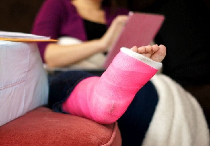 Listening to music before and after surgery reduces the need for painkillers