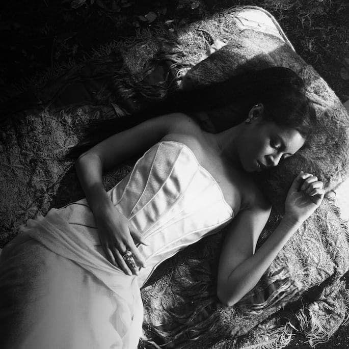Stream the latest single by AlunaGeorge, 'Attracting Flies'