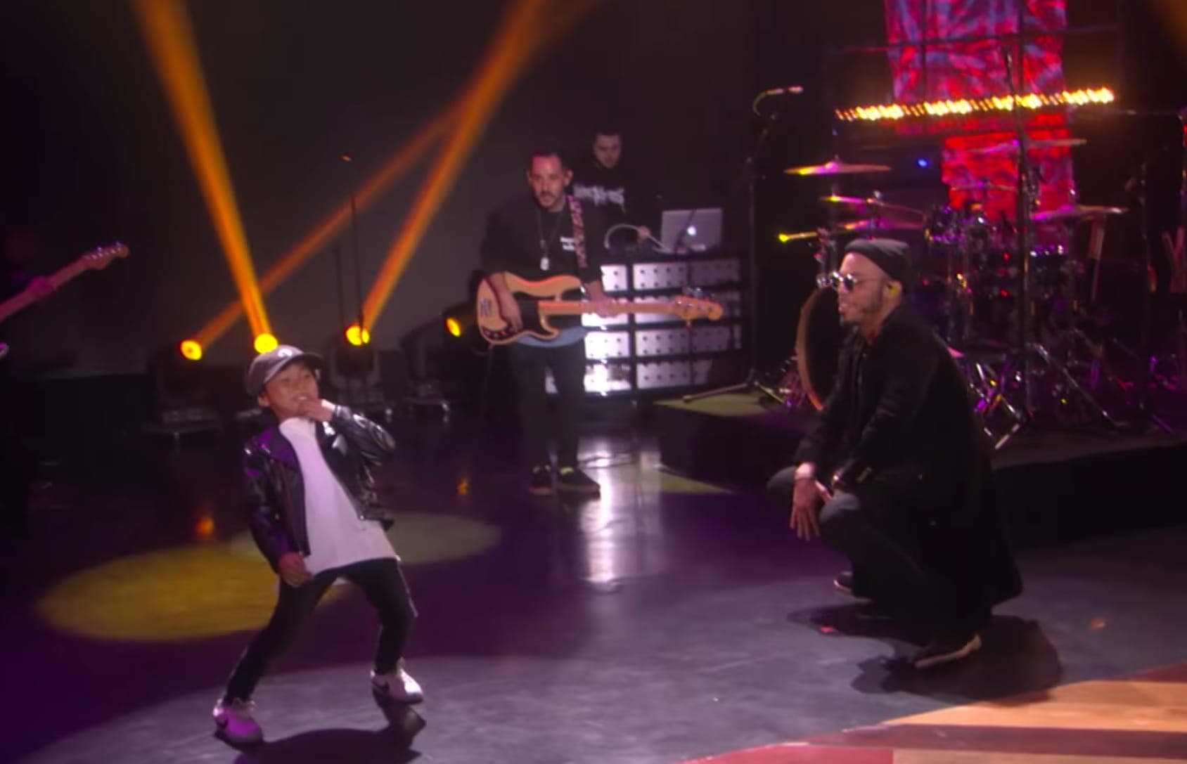 Watch Anderson .Paak perform 'Am I Wrong' and dance with his son on Ellen