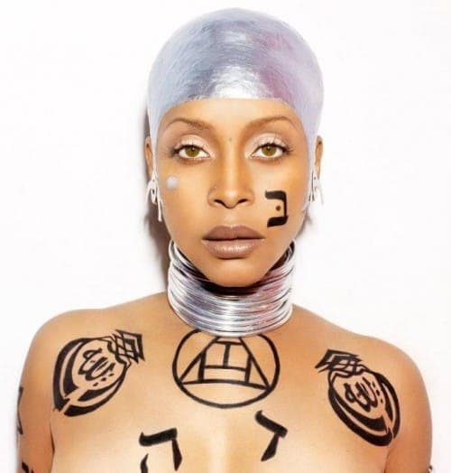 Erykah Badu performs ‘Appletree’ over SBTRKT’s ‘Wildfire’