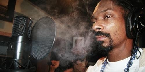 Snoop Dogg to release Stoners EP for 4/20