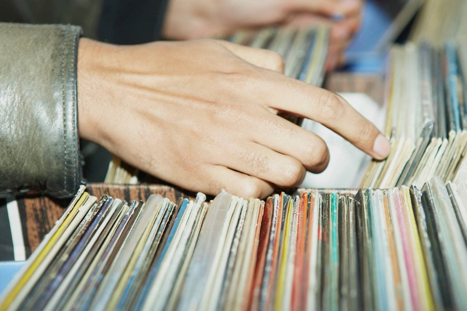 Vinyl buyers are lonely, middle-aged introverts, according to new study
