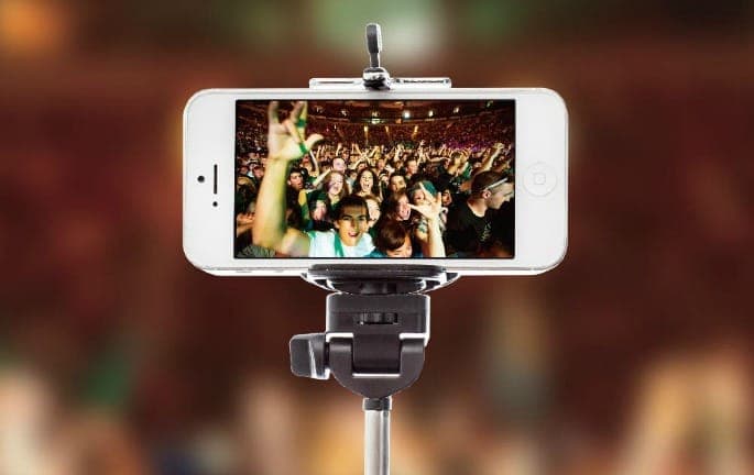 Selfie sticks banned by UK music venues