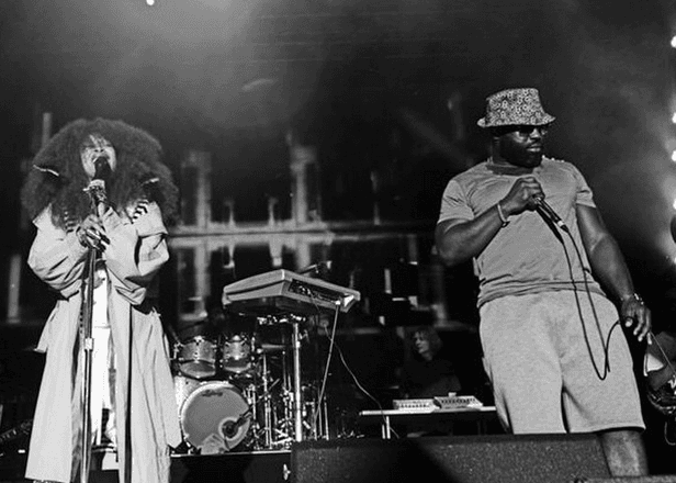 Watch Erykah Badu and The Roots perform a hip-hop tribute medley