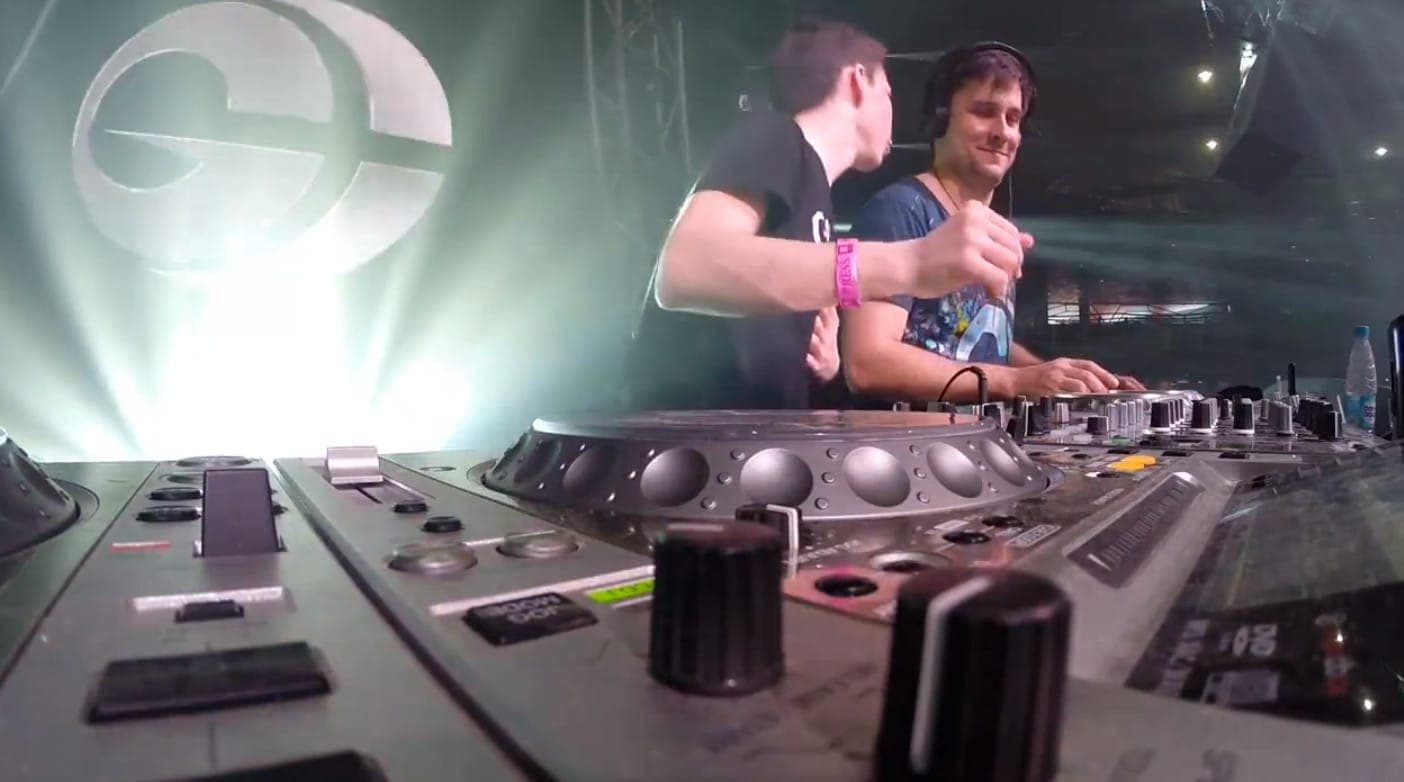 Is this the worst fake DJ performance ever?