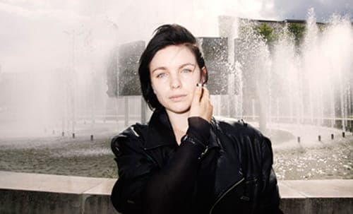 Emika feat. Jimmy Edgar – ‘Hit Me’