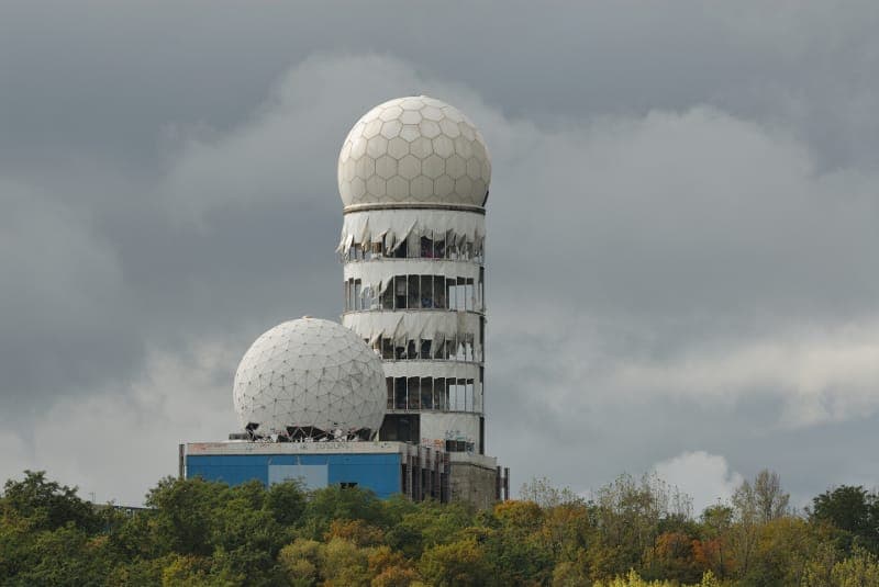 This free reverb plug-in gives you the sound of Berlin’s famous cold war-era spy tower