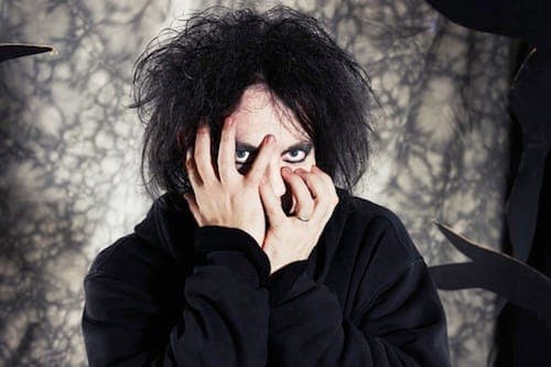The Cure’s Robert Smith plays rare solo set