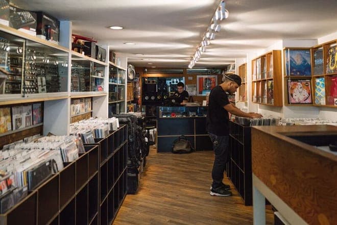 Vinyl revenue surpasses that of ad-supported streams