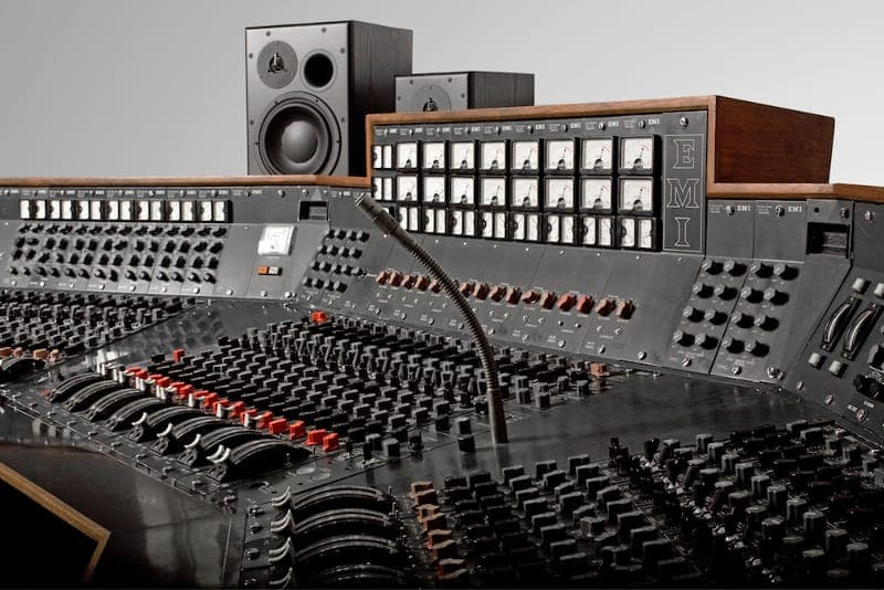 Pink Floyd’s Dark Side of the Moon console will be used to record music again