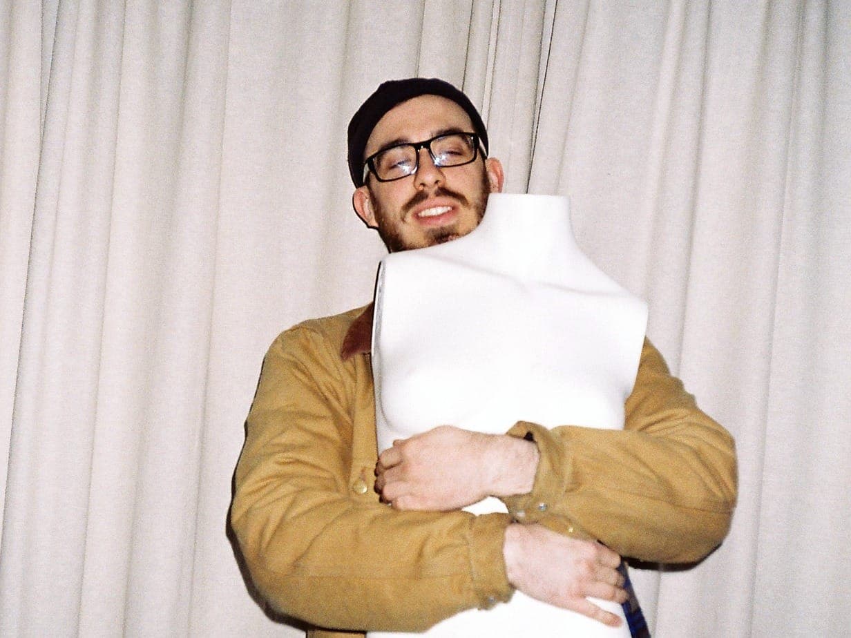 Lockah goes live for his '80s-inspired And The Blue Brindle Too EP
