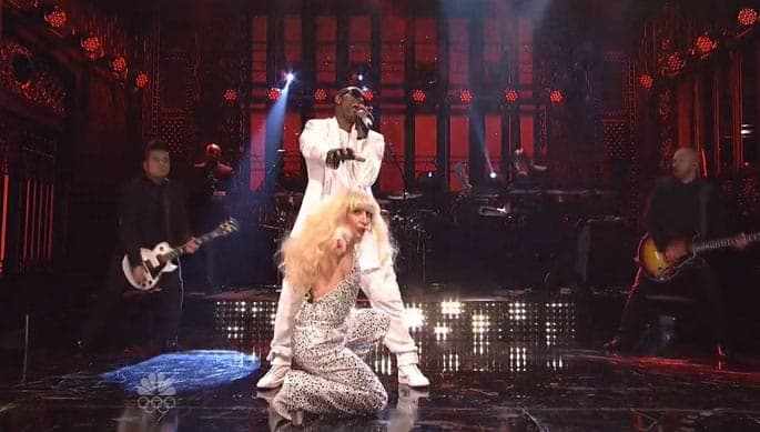 Lady Gaga and R.Kelly perform bizarre rendition of ‘Do What U Want’ on Saturday Night Live