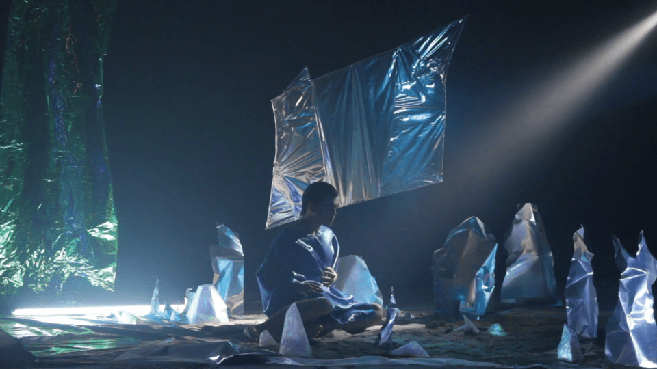Premiere: Synth fiend Xander Harris shares abstract video for ‘Red Sky Sprawl’