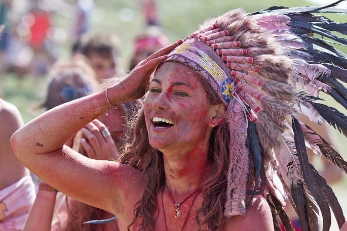 Glastonbury bans sale of Native American headdresses