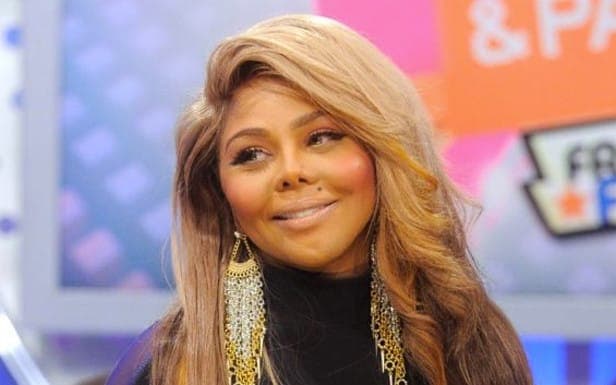 Lil' Kim working on album for release in 2016