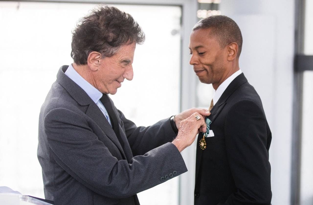 Jeff Mills receives medal from France’s Order of Arts and Letters