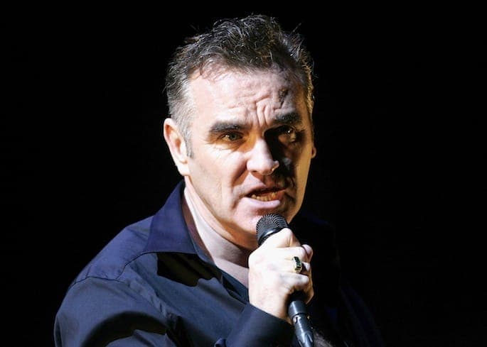 Morrissey postponses US tour to be with ailing mother