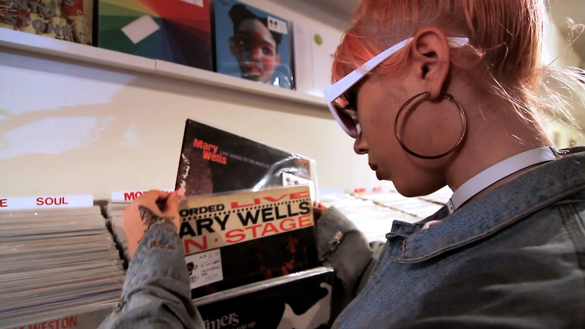 Kali Uchis: Record Shopping