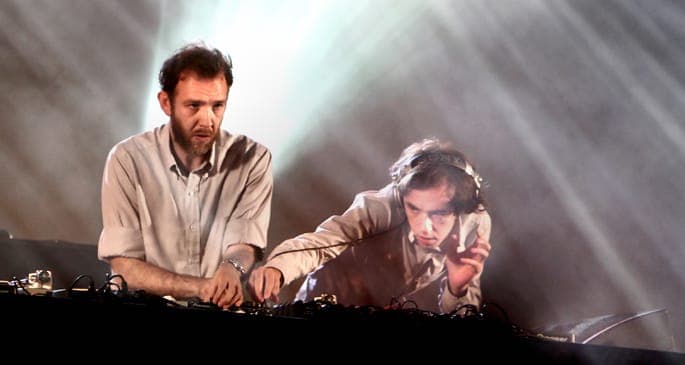 Redlight, 2manyDJs, DJ EZ and more wage W.A.R! on Ibiza