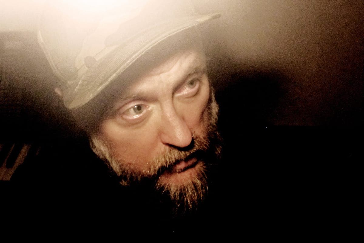 Kevin Richard Martin (The Bug) debuts on Room40 with the eye socket-rattling Sirens