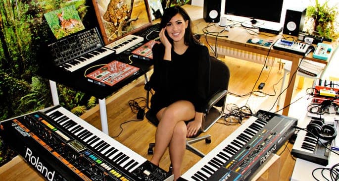 Xosar to make UK live debut at Rush Hour loft party in London