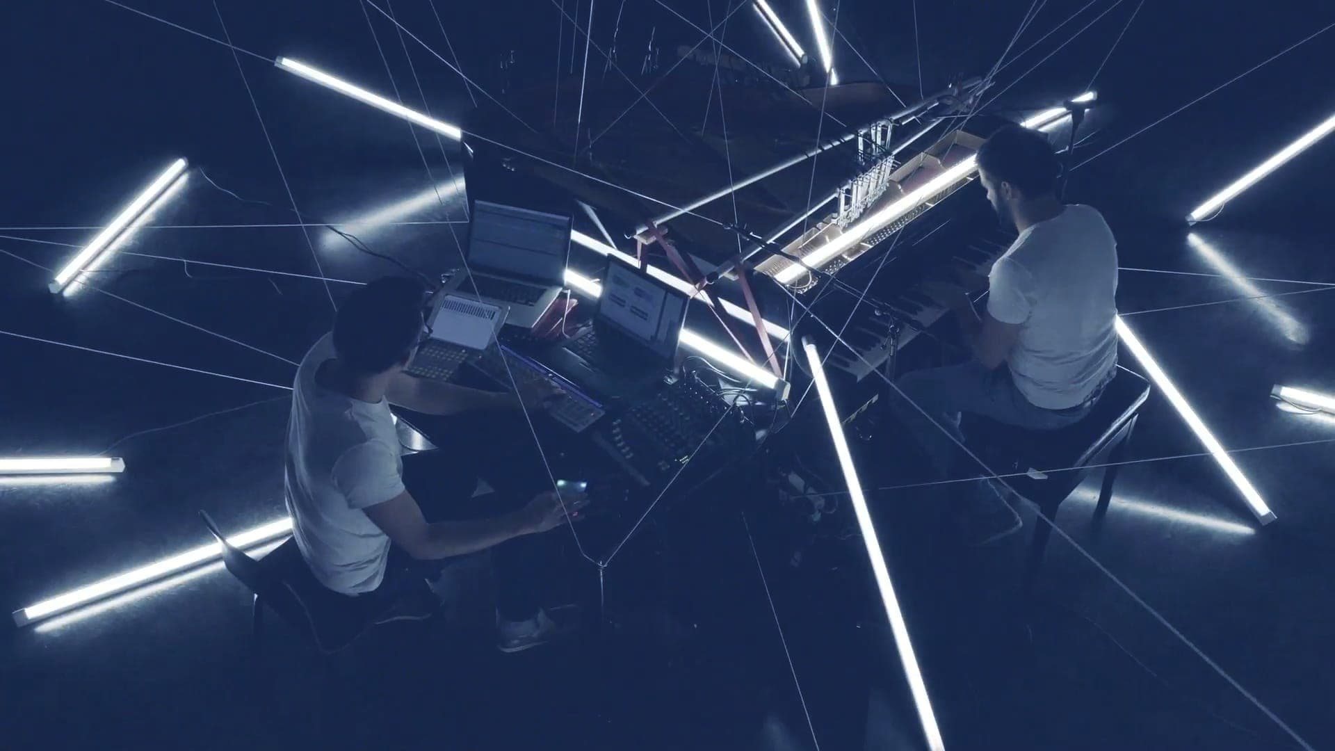 Grandbrothers – Naive Rider (Official Video)