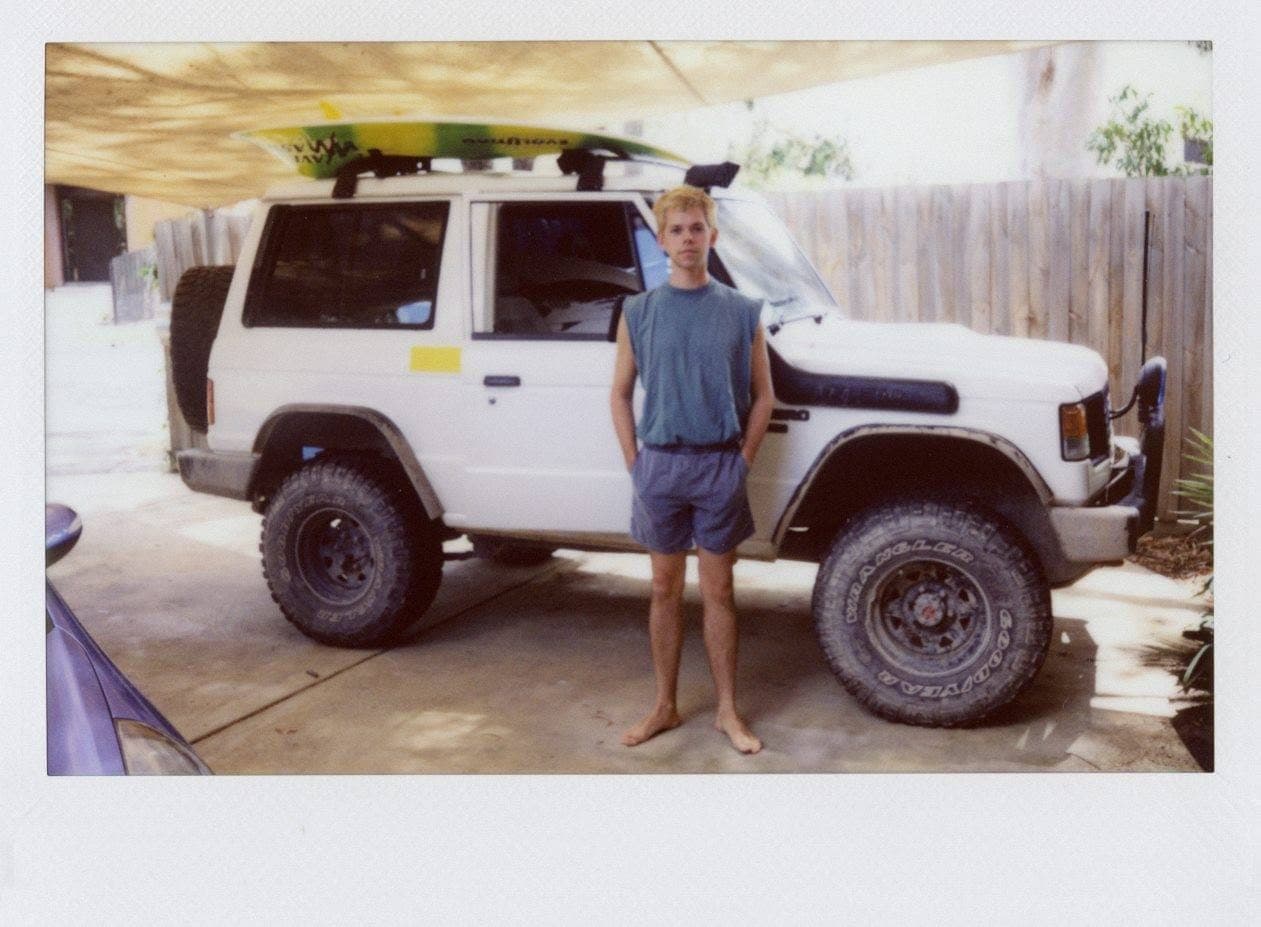 Melbourne’s András takes his looney house to the beach in ‘Gold Coast’ video