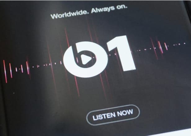 This Twitter account tells you everything played on Beats 1