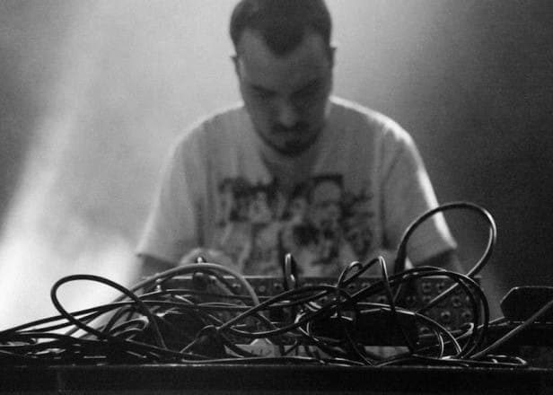 Shapednoise announces collaborative EP with Roly Porter and Rabit on Type