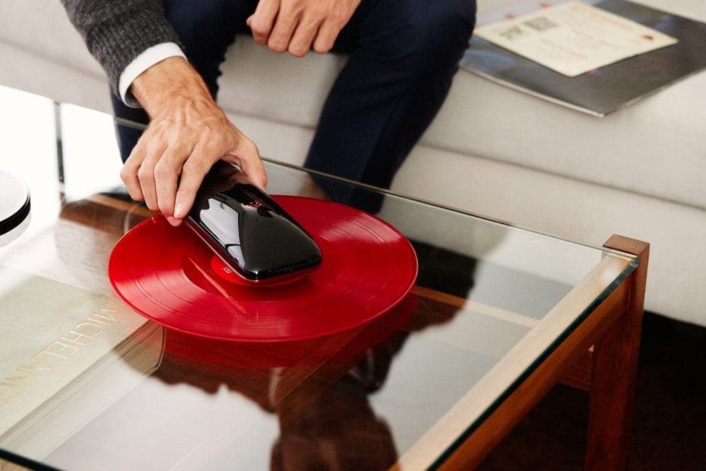 This new smartphone-controlled “turntable” spins on your records